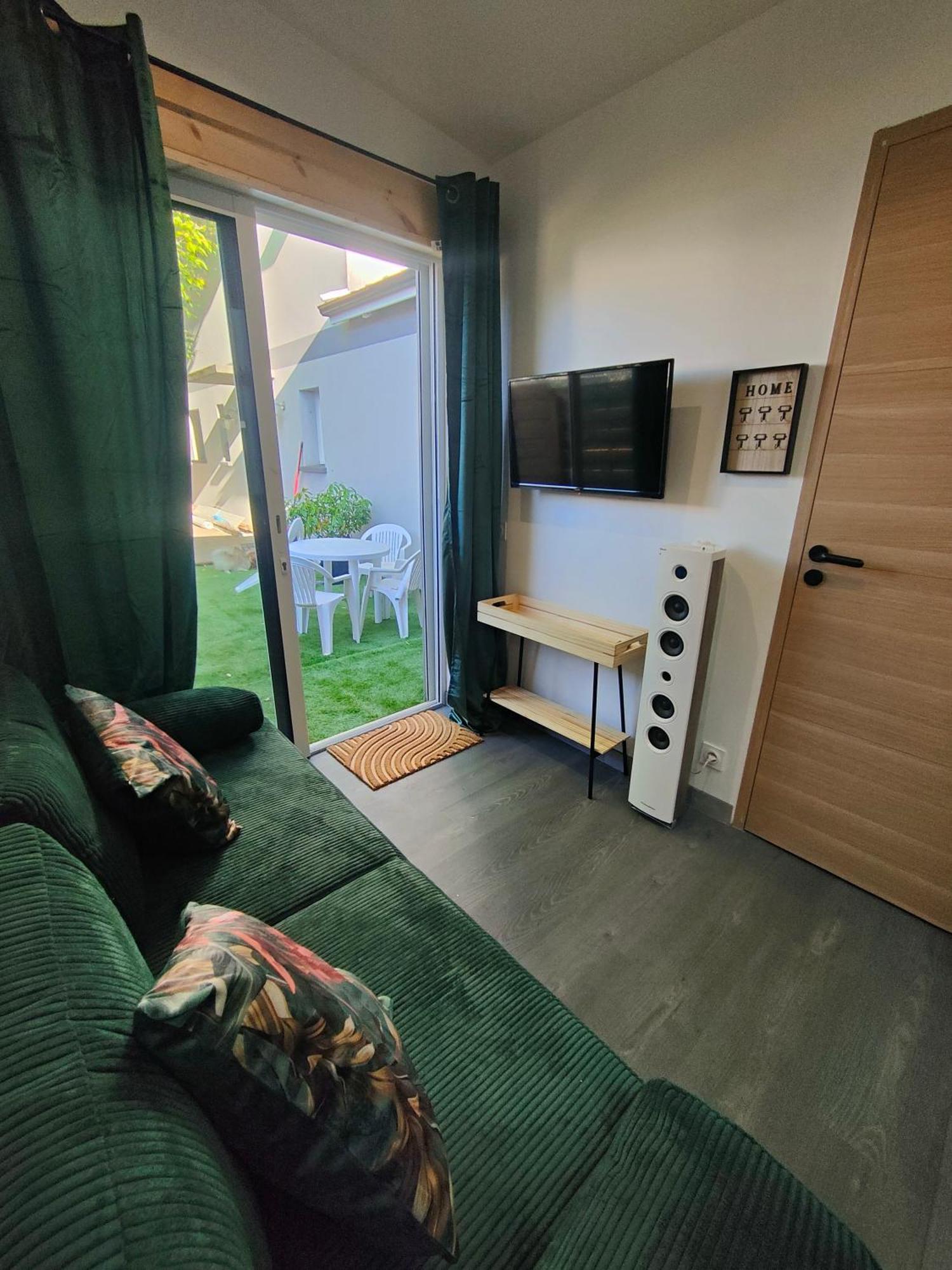 Villa Tiny House Avec Jardin Et Acces Piscine Chauffee à Saint-Médard-en-Jalles Extérieur photo